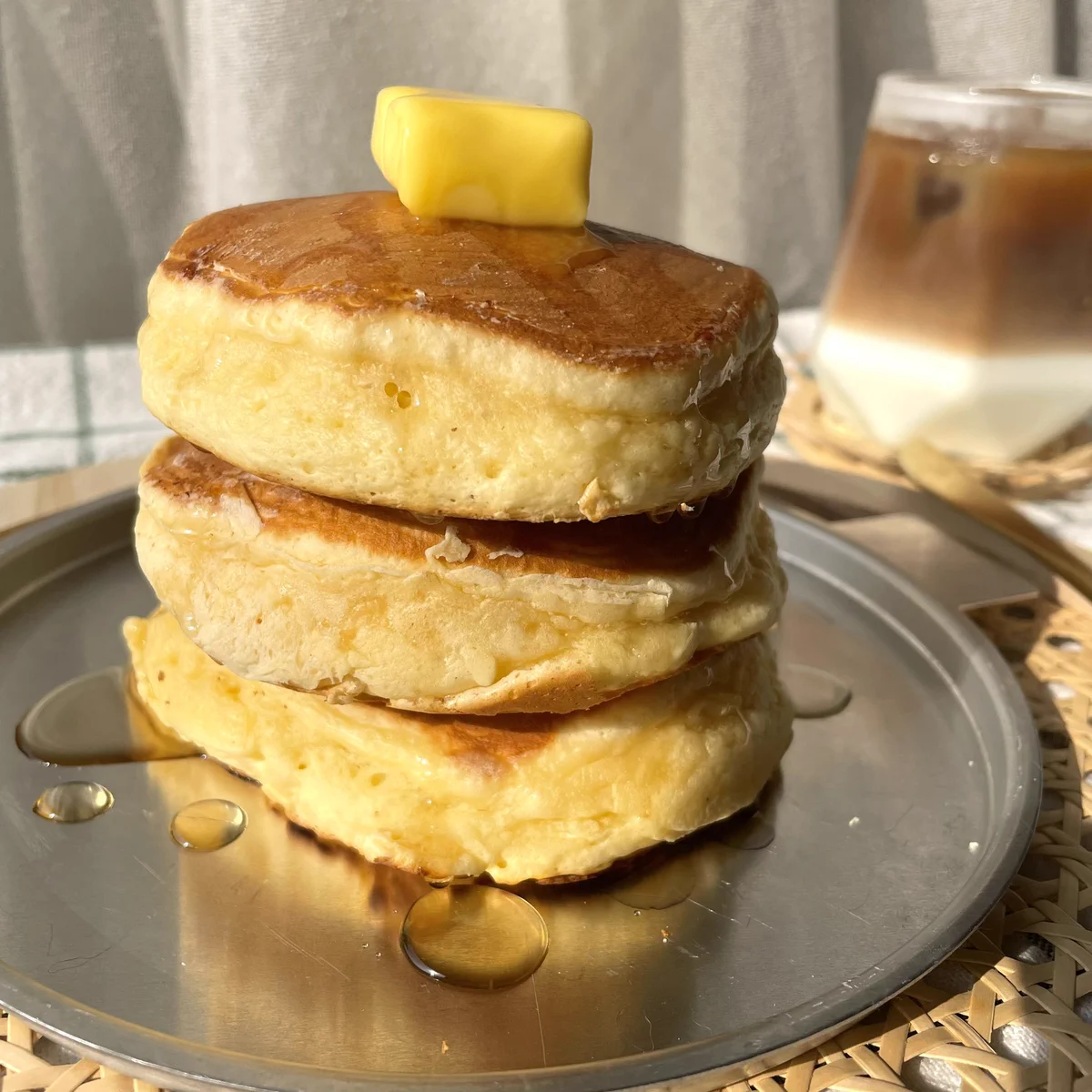 お家でも喫茶店の味！みりんと溶かしバターで美味しいホットケーキが作れる！