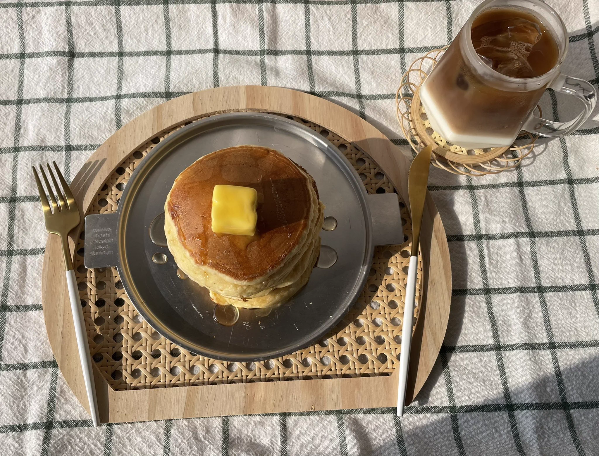 お家でも喫茶店の味！みりんと溶かしバターで美味しいホットケーキが作れる！