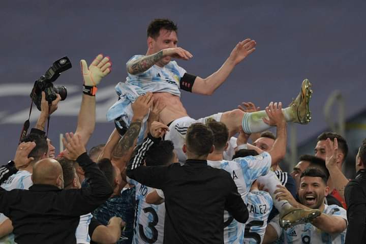 Mssujan8's tweet photo. ARGENTINA WINS THEIR FIRST Copa América SINCE 1993 AND MESSI WINS HIS FIRST MAJOR INTERNATIONAL TROPHY 🇦🇷🏆 #CopaAmericaFINAL #CopaAmerica2021 #messi Argentina #ArgentinaVsBrazil #messi_10 https://t.co/1aFIdIT4e4