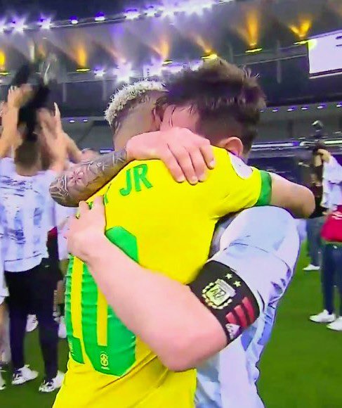 pviloutaoficial's tweet photo. Rivales.....pero amigos💪🏻💪🏻👏🏻👏🏻👏🏻👏🏻👏🏻👏🏻👏🏻👏🏻👏🏻👏🏻👏🏻👏🏻 https://t.co/6CnhQ0Tkzy