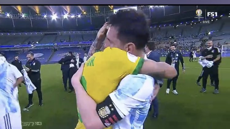 Dakalo041's tweet photo. #CopaAmericaFINAL
Their friendship will never fade away 
#Respect https://t.co/6823n8sj5s
