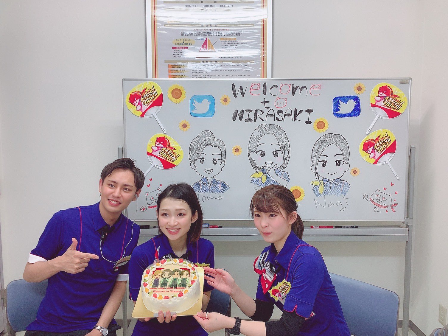 マルハン韮崎店 中の人たち こんにちは いそちんですノ 今日は山梨の アイドル店員大集合 かわいいそりちゃん なぎちゃん イケメンともくんが 来てくれました なぎちゃんは 明日誕生日みたいです 山梨 マルハン 韮崎 アイドル店員 T