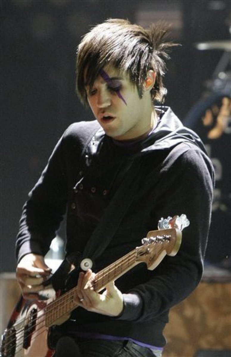 tiny_gi's tweet photo. permission to dance jeongguk gives me 2008 pete wentz vibes i'm so sorry but it had to be said https://t.co/HF273EgCUk