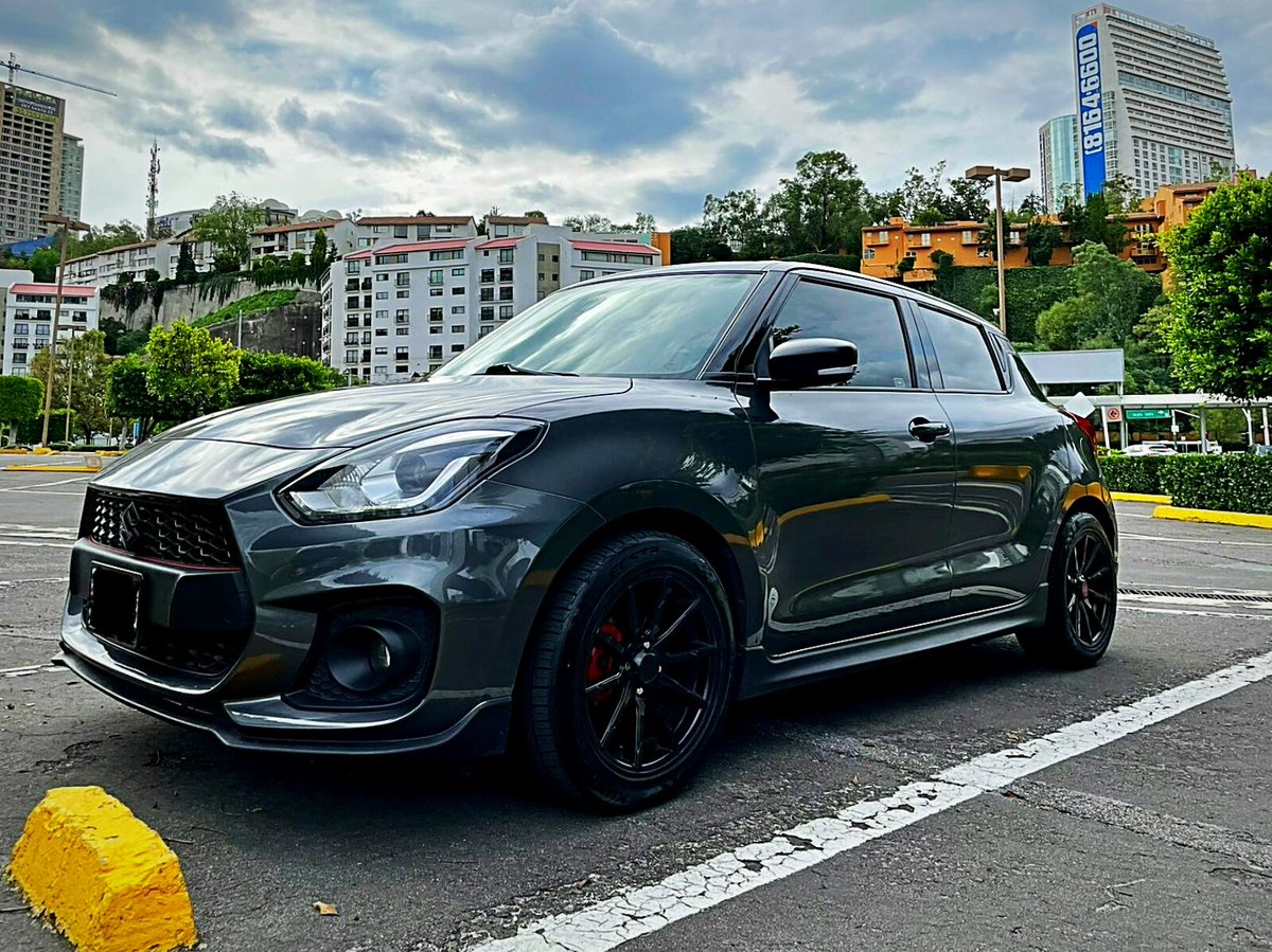 BushidoSuzukiMx's tweet photo. 🔰😎🖤
Una de las mejores sensaciones es encontrar el estacionamiento vacío, listo para una sesión de 📸 con tu #swift Gustavo no dejó pasar la oportunidad para capturar está postal que muestra cómo vive el #WayOfLife de @Suzuki_Mex

#zc13s
#graycar
#swiftmods
#picintheparkinglot https://t.co/o906vDueu9