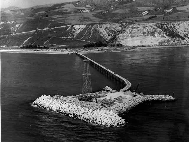 350SouthBayLA's tweet photo. It has cost CA taxpayers more than $27M to clean up Rincon Oil Island after the owner filed BK. #AB896 - a bill by @asmstevebennett will help fix that problem by making sure drill operators remain responsible for clean ups. https://t.co/jmpS2CCP3m