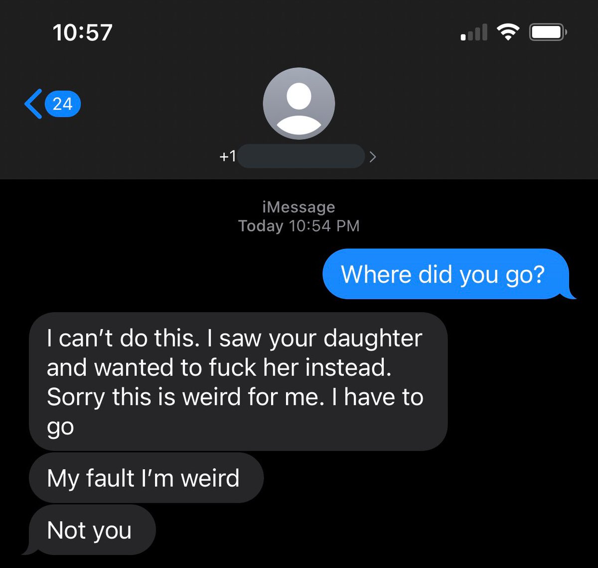 viiiictoriiaa's tweet photo. My mom invited a guy over and we were walking up to meet him and he started running away and sent her this??? LMAO ARE MEN OKAY??? https://t.co/6941dv5Zf4