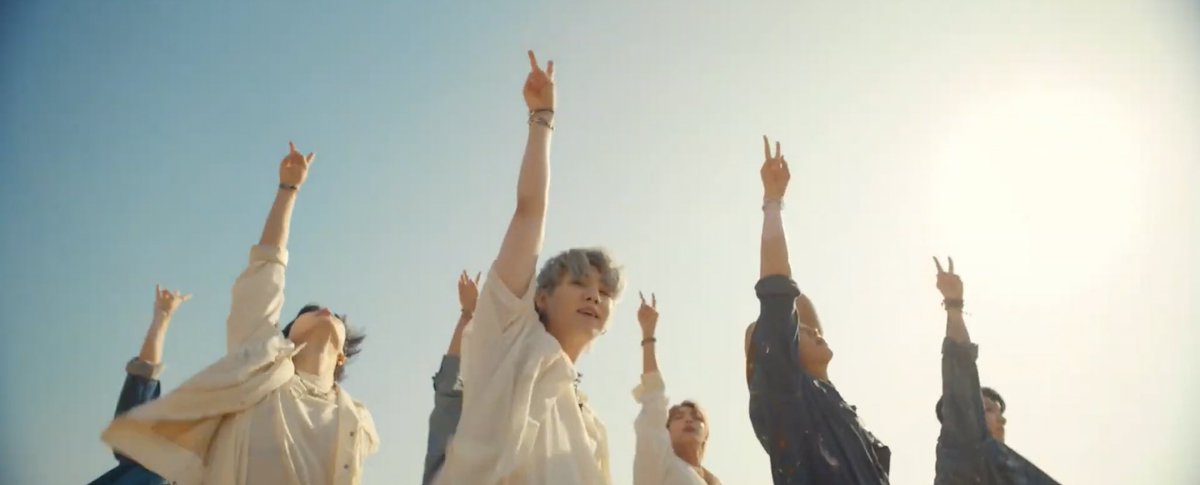 flowerstaegi's tweet photo. CENTER YOONGI!!!! https://t.co/ZPyCJ6wgdb