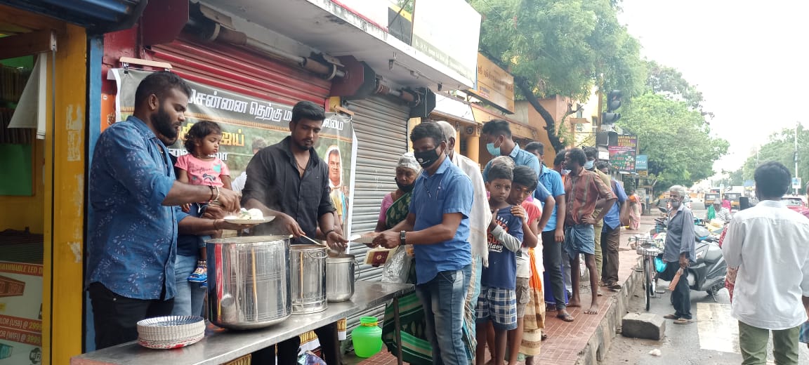 sathishmylai's tweet photo. #இயன்றதை செய்வோம் 
#தளபதி விஜய் அண்ணா வழியில் 

#தென்சென்னை மாவட்டம்
#விலையில்லா_விருந்தகம்

#பாசமிகு அன்புத்தம்பி 
#மயிலை கிச்சா அவர்களின்  
தவப்புதல்வி சியாஸ்ரீ 
செல்லக்குட்டி பிறந்த நாளை முன்னிட்டு
#இன்று 109 நபர்களுக்கு 
#காலை உணவு வழங்கப்பட்டது https://t.co/5Gt35qQsMo