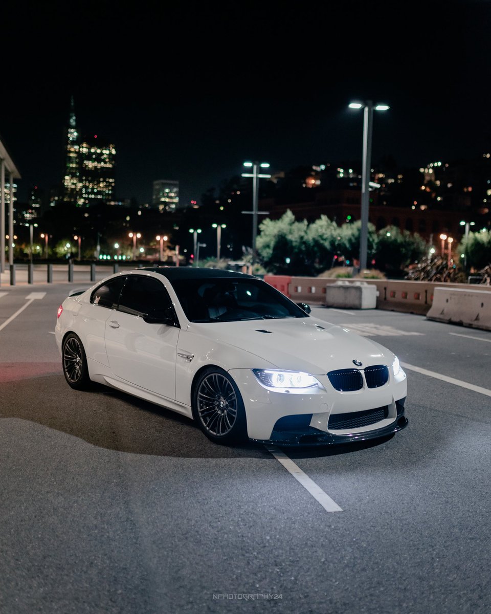 nphotography24's tweet photo. Let’s start a thread of some automotive night shots🌃👇 https://t.co/hHhMIo7dFU