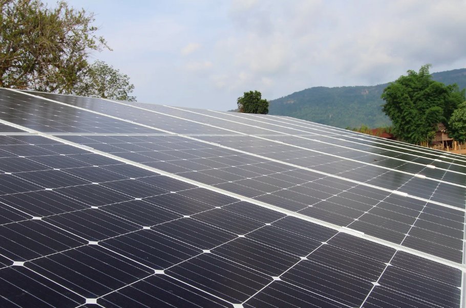 UNDP's tweet image. “Light is not only light. It is life, and a better life for us here.”

In #Cambodia, a new #CleanEnergy technology is bringing reliable electricity 💡 to remote villages for the first time—a life-changing milestone for these communities. bit.ly/3xuzBij

#ClimateWeekAP