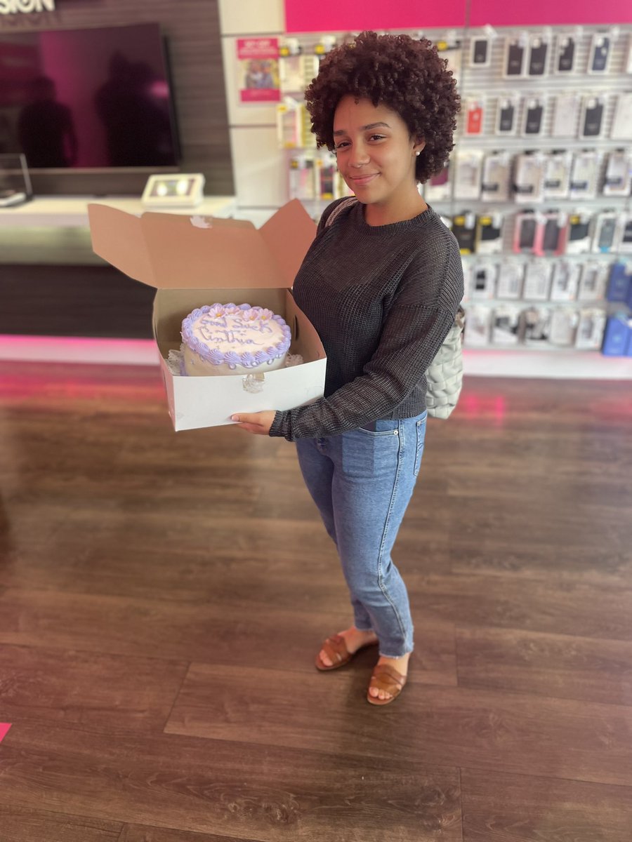 Bitter sweet day it’s Cinthia’s last day working for #team magenta it was amazing workin g with you, you are truly a inspiration and i wish you the best in your future 🥳