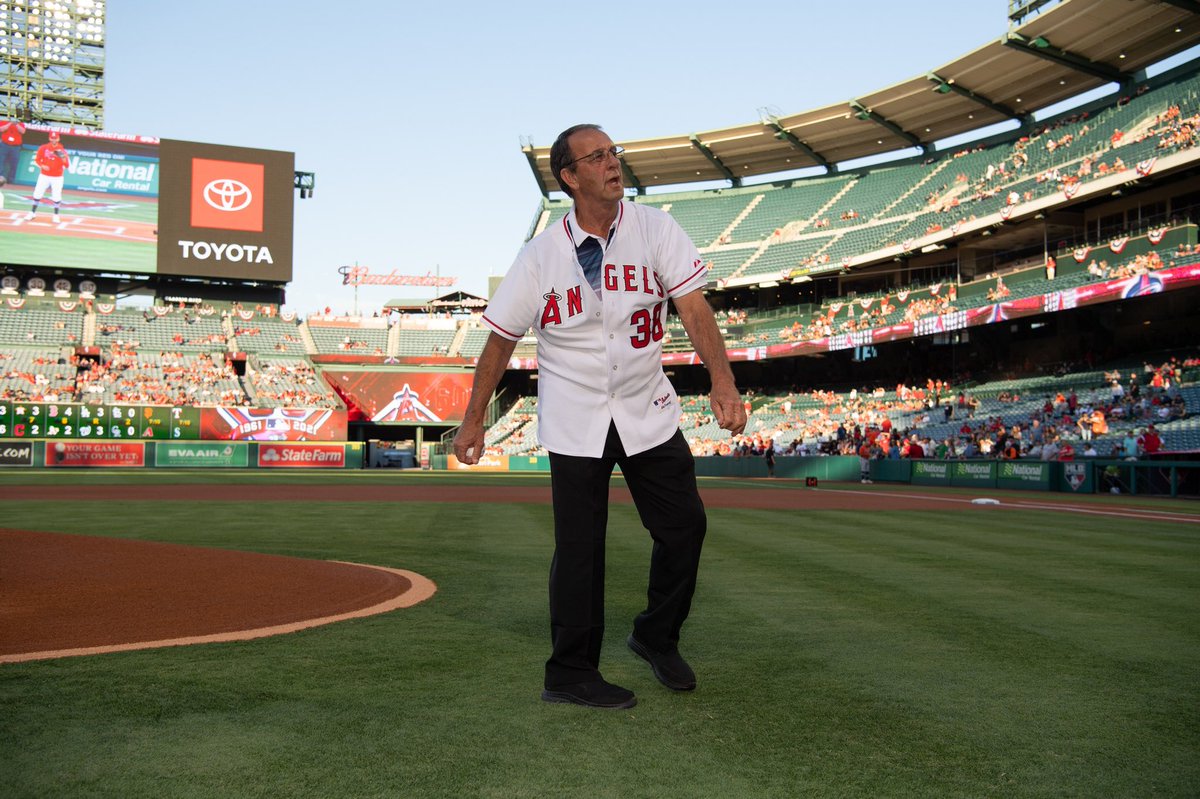 CNathletics's tweet photo. From one 🦅 to another. ⁠⁠
⁠⁠
Carson-Newman Hall of Famer and former MLB All-Star Clyde Wright commemorated the 51st anniversary of a no-hitter by throwing out the first pitch to 10-year MLB pro and @CNBaseball alum @srSHREK31 ⁠⁠
⁠⁠
📸 @Angels https://t.co/bLFcHptOwC