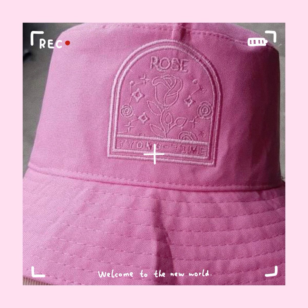 mochilandkpop's tweet photo. Looking for a 🇺🇸/🇨🇦 G.O’m 

Please help us RT if you are interested in purchasing these items, and ask your favorite G.O’m to message us 💖

#TAEYONG #이태용 #태용 #NCT https://t.co/lrHcIw4mIw