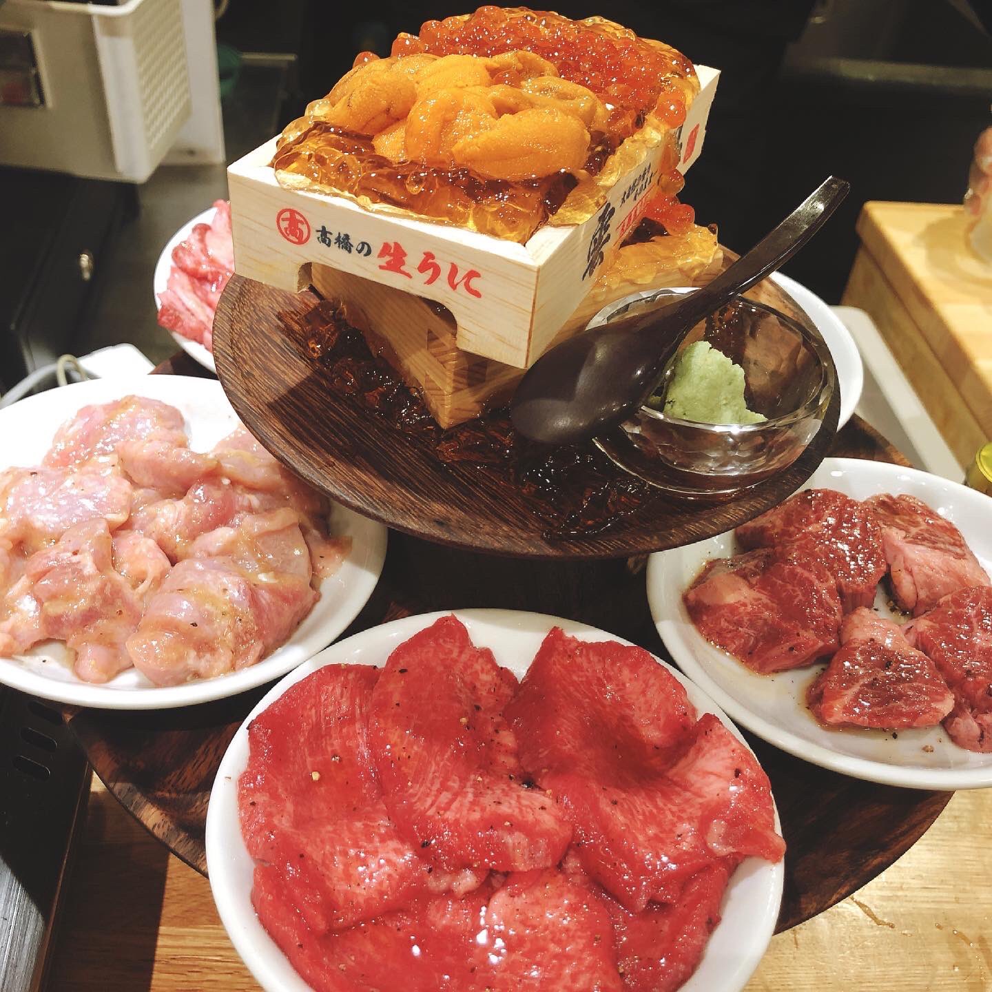 北海道ルッチ タンとハラミとレモンサワーがうますぎる 舌とハラミ 肉猿 ミョウバン不使用の無添加生バフン雲丹or羅臼産いくらが入った焼肉馬鹿の盛り合わせ まさに映えるお店です 北海道札幌市中央区南二条西7 1 ｍ Sスペース2nd 1f 札幌