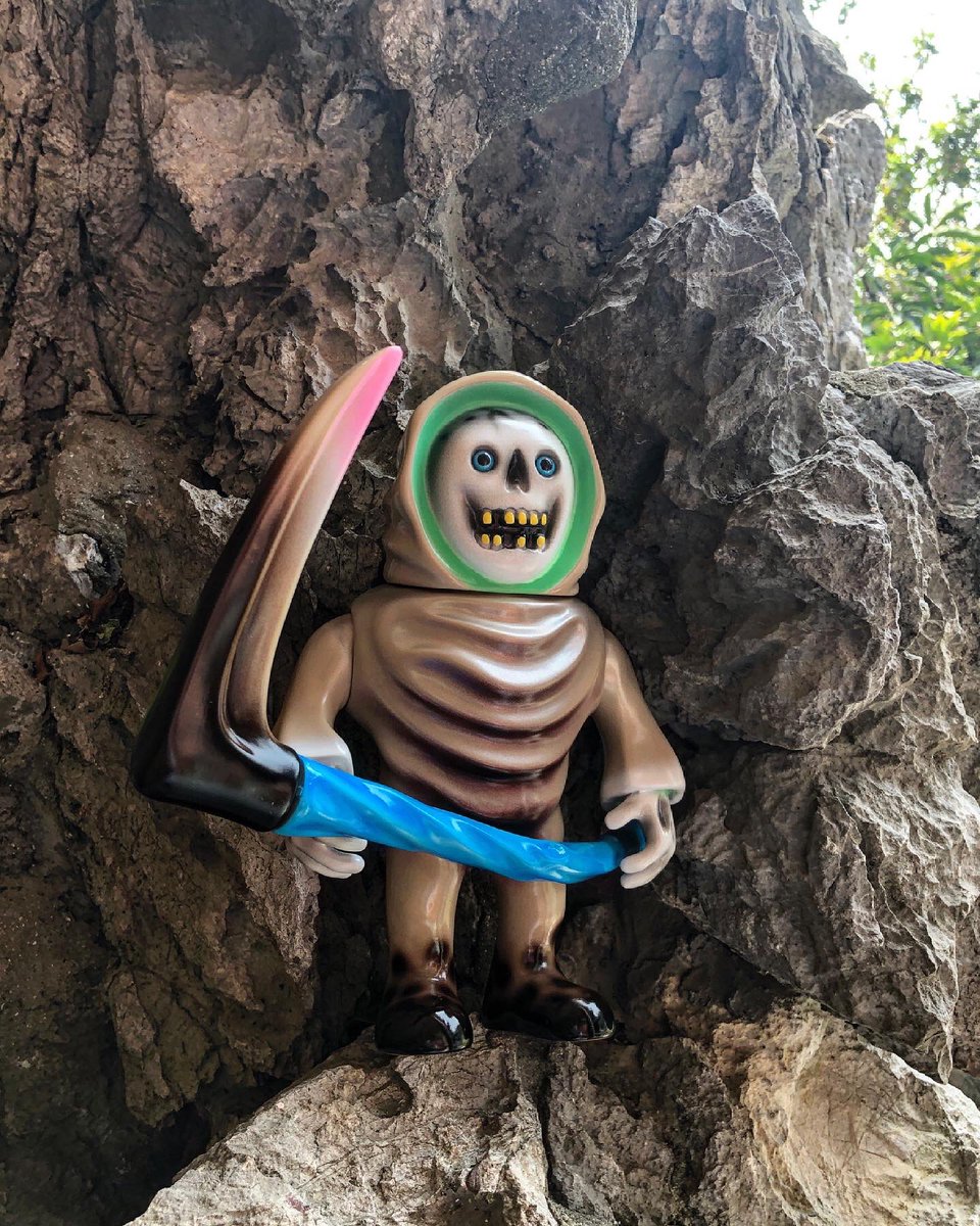 Songorr2's tweet photo. 🌈☀️💀⚡️ 親親大自然 ⚡️💀☀️🌈
#blackpearls #synapsetoy #奶茶死神 #piccasu #izumonster #milktea #kamardokuro #mmjsofubi #joshwangdesign #allintoy #ソフビ #死神 #sofubi #kenthtoyworks #karmaneko #sofvi #sofvitokyo #softvinyltoy #softvinyl #kaiju #sofubitoys #songorrstyle https://t.co/6nx1C6TiAe