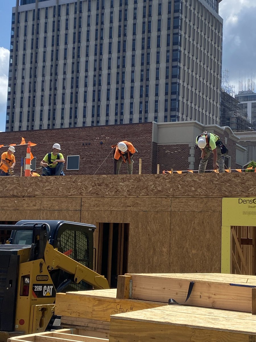 MidAmCarpenters's tweet image. The #Local237 boys are busy building the Madison Street Apartments in Peoria safely, efficiently and with pride. The Union way. #Residential2_O #UnionCarpenters #WeBuildStrong #CoreConstruction