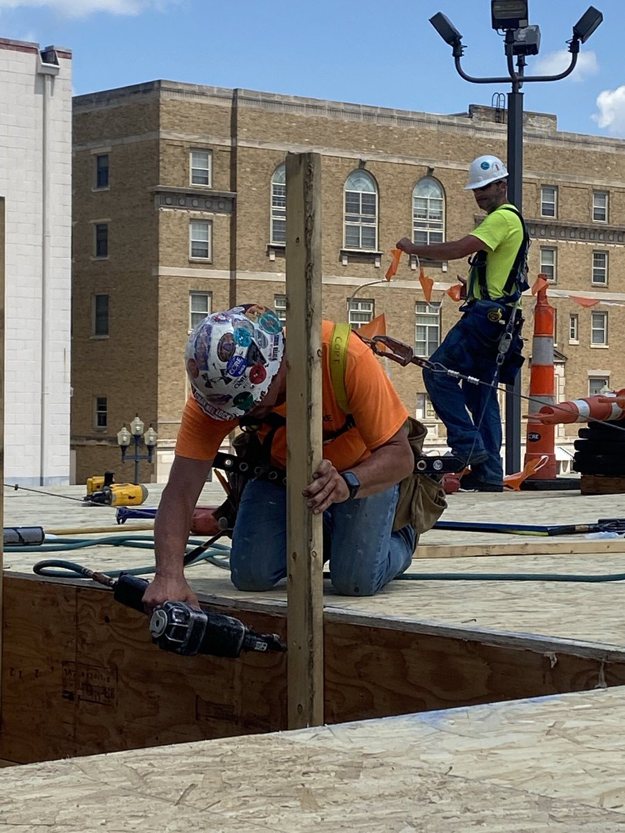 MidAmCarpenters's tweet image. The #Local237 boys are busy building the Madison Street Apartments in Peoria safely, efficiently and with pride. The Union way. #Residential2_O #UnionCarpenters #WeBuildStrong #CoreConstruction