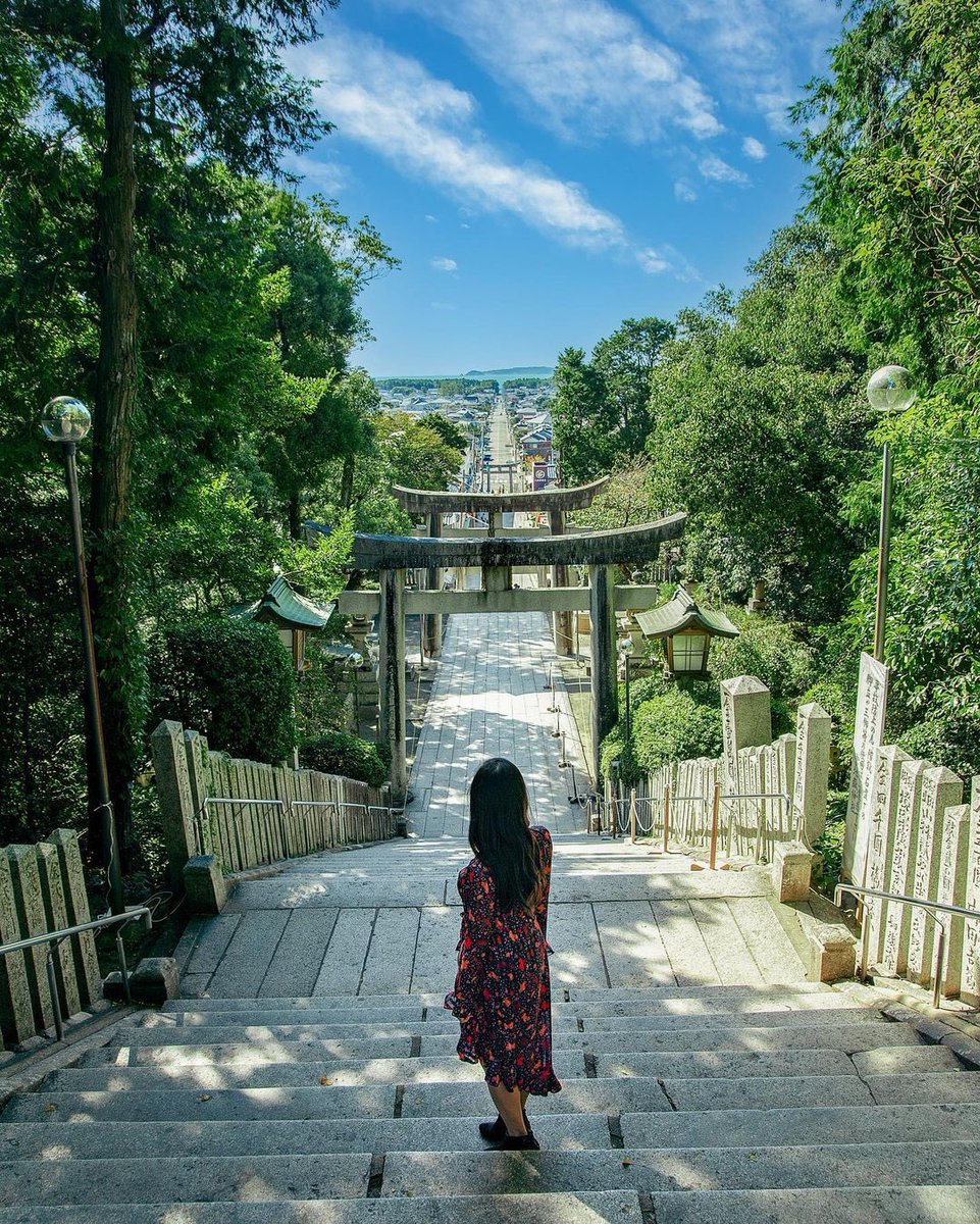 japanonx's tweet photo. Miyajidake Shrine in Fukuoka Prefecture. It has a history of over 1600 years and the long straight road leading down to the sea is one of the most popular attraction in this temple⛩🌊

Ig kyoko1903

#japan #travel #japon #travelblogger https://t.co/L2eskRrMl1