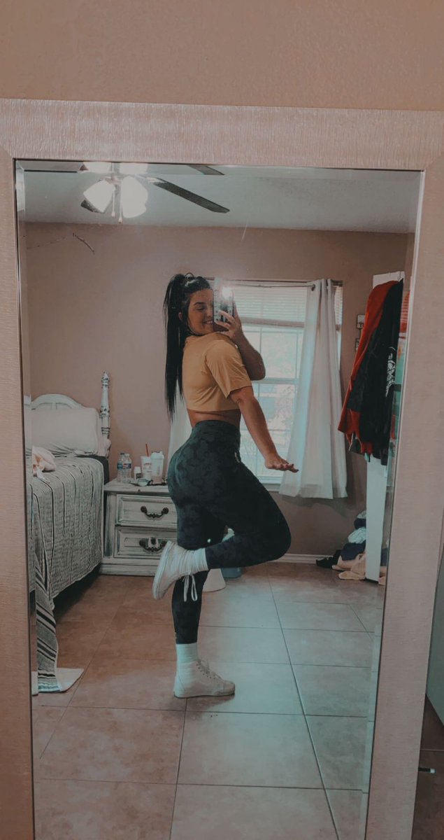 •Kacie Lynn• tweet media