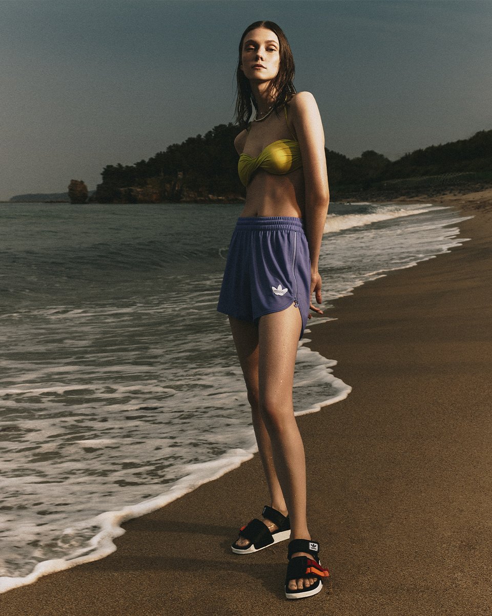 Originals_kr's tweet photo. VACATION STYLING WITH THEOPEN PRODUCT
๋ํ
์ผ์ด ๋๋ณด์ด๋ ๋๋ดํ ๋์์ธ์ ์ผ์ธ ์
์ฌ๋ฌ ๊ฐ์ง ์ปฌ๋ฌ์จ์ด๊ฐ ์กฐํ๋ฅผ ์ด๋ฃจ๋ ์๋๋ ์๋ค๋ก
์ฌ์ฌ๋ฆ ๋น๋นํ๊ฒ ์์ ๋ง์ ๊ฐ์ฑ์ ํผ์ณ๋ณด์ธ์.
@theopen_product
#์๋๋ค์ค์ค๋ฆฌ์ง๋์ค #์คํ์ผํฝ #๋์คํํ๋ก๋ํธ #adidasOriginals #stylepick https://t.co/RyLkGS1baG