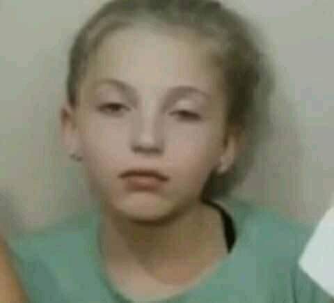ClarissaYorke's tweet photo. Eu quando cochilava na escola  e o povo me acordava perguntando se eu tava chorando: https://t.co/HX3xqu9sba