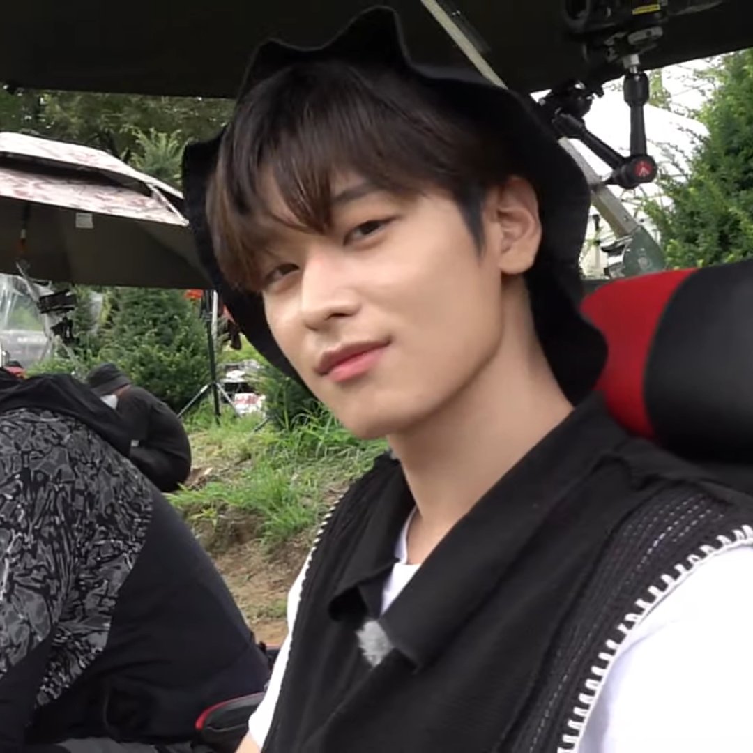 juyonation's tweet photo. can he stop looking so good he's just fishing??? https://t.co/5wYm45UviV