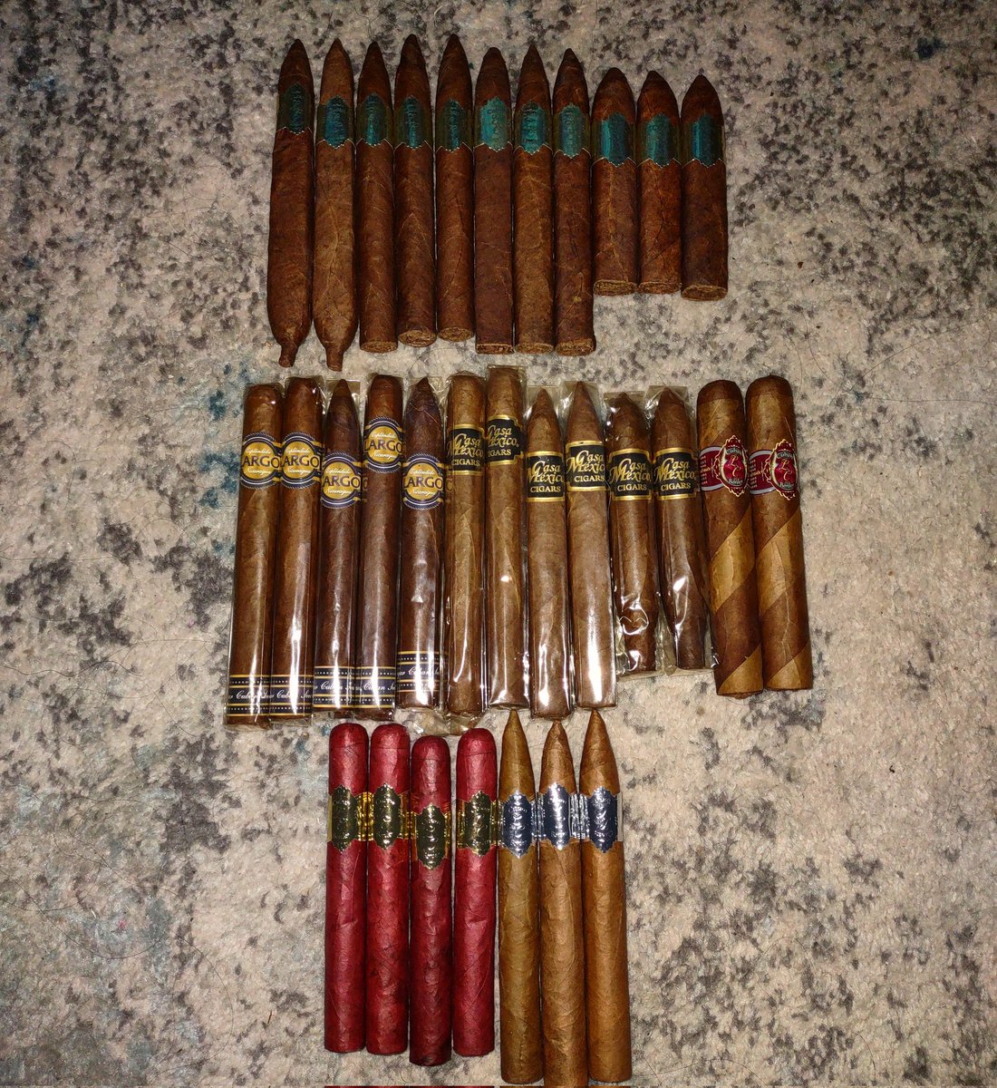 MartincdWfg's tweet photo. Who's ready for the #UFC264 fights this weekend...THIS Guy! Can't wait to light a couple of these up this maxico with the homies. So many to choose from! #CasaMexicoCigars #CasaLovo #CubanBorder #Largo #CigarPorn #CigarLife #CigarLover #LovoLover https://t.co/CsnKZNdRYe