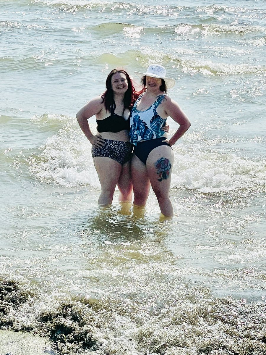 MandyyyMaeee's tweet photo. Lake Michigan trip with my best friend on Tuesday 🤍💙🌊 @RosieD2406 😄 https://t.co/AuQt2kZ0iO