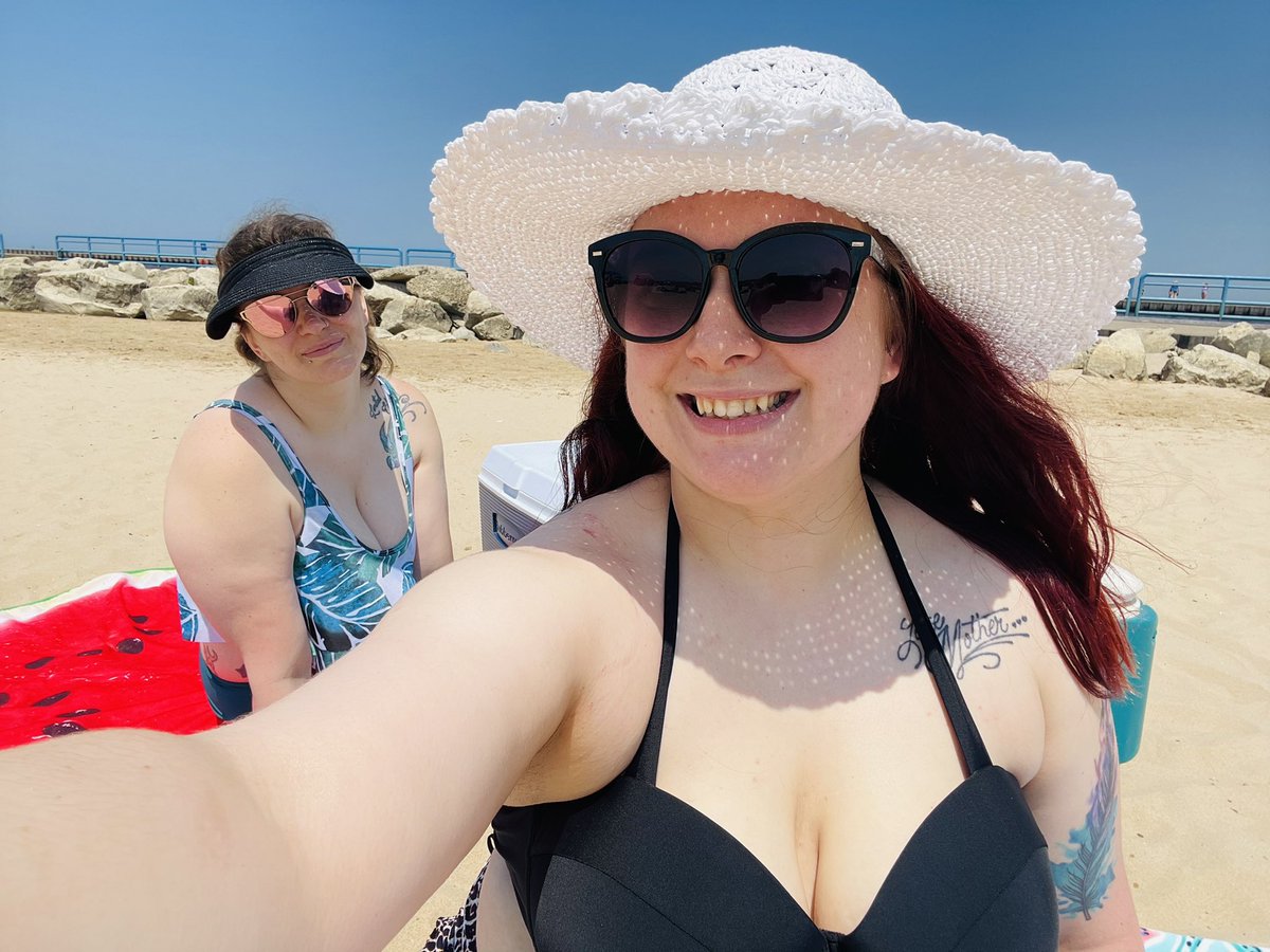 MandyyyMaeee's tweet photo. Lake Michigan trip with my best friend on Tuesday 🤍💙🌊 @RosieD2406 😄 https://t.co/AuQt2kZ0iO