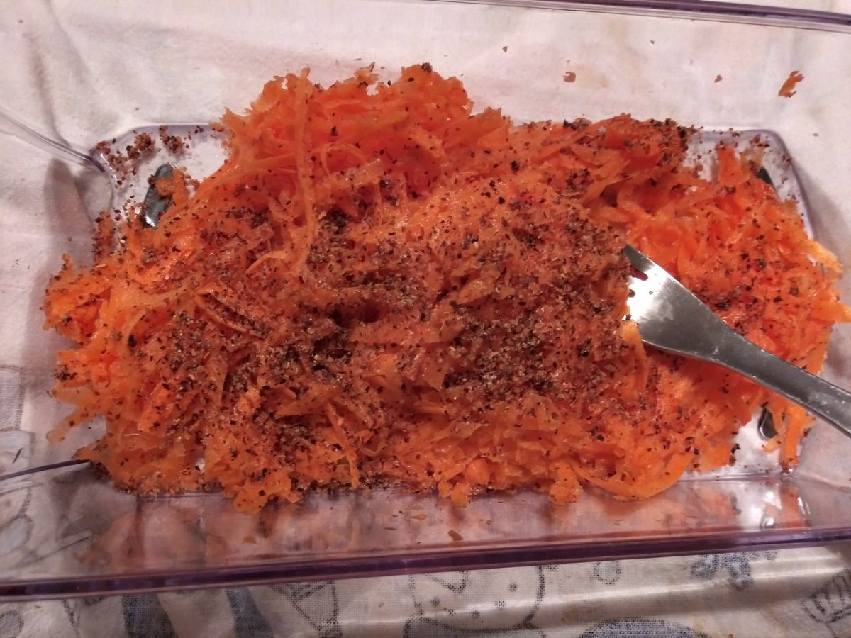 Kibramoa's tweet photo. A snack I've not had in a while: shredded carrots with @TajinUSA 
#ChileyLimón #delicious #SimpleSnacks #easy #tajin #cooking https://t.co/TPhskt6vEK