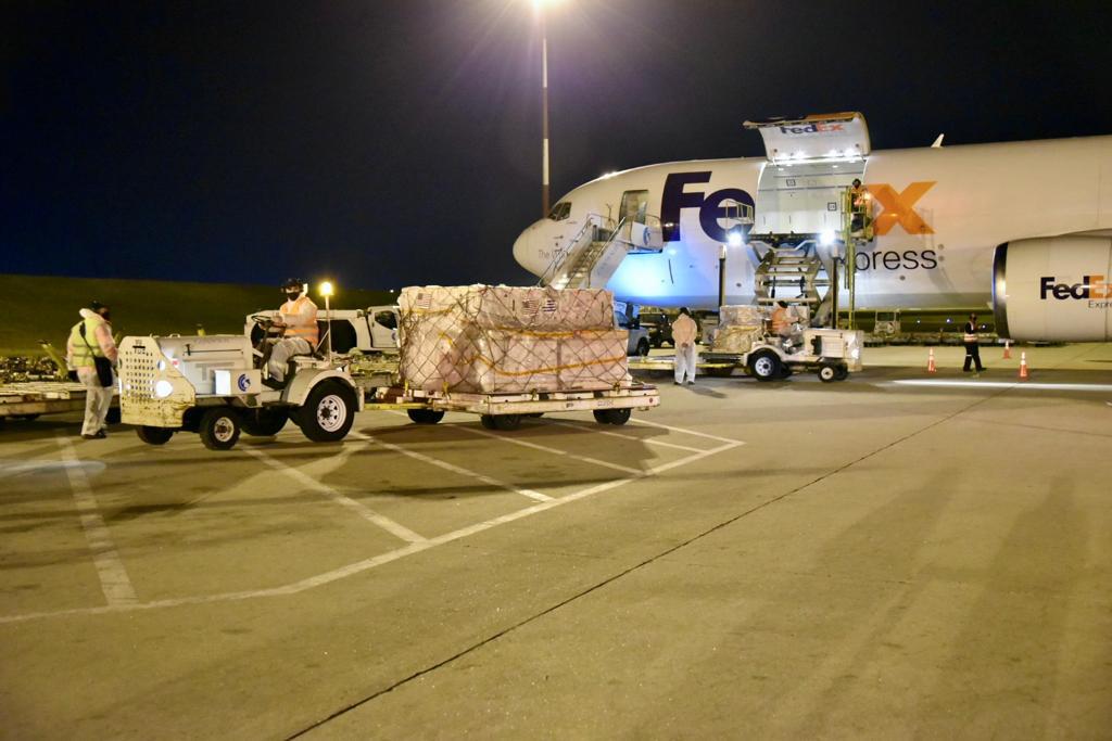 TelemundoUY's tweet photo. Llegaron a Uruguay las 500.000 dosis de la vacuna Pfizer que fueron donadas por el gobierno de Estados Unidos. https://t.co/q24dDuAGQ2
