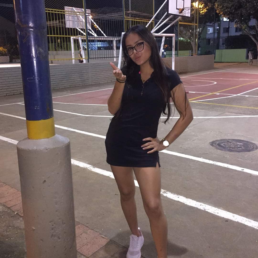 Pollito4440's tweet photo. Ella es una de mis mejores amigas  seria de gran ayuda que me ayuden de dando RT, tengo el corazón en mil, eres una guerrera y tengo toda mi fe en que estás bien flaquita. #SOS https://t.co/Ae7ZUGixfE