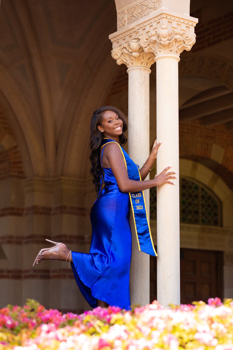 MiaDenae_'s tweet photo. Got my B.A. even though all I did was B.S. 🤷🏾‍♀️ https://t.co/69QlU3bvQG