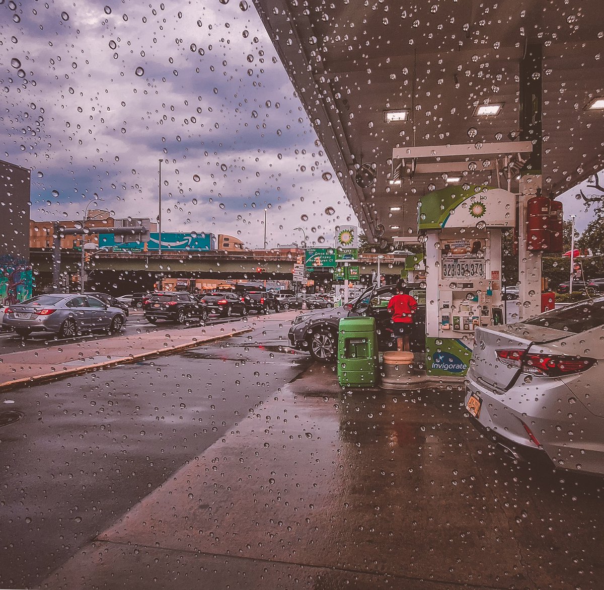 Filling the tank

Third Avenue & Corss Bronx Expwy 
.
.
.
.
#thirdave #crossbronxexpressway #thebronx #thebx #bx #boogiedownbronx  #bronxbestshots #mobilephotography #note10plus #shotonnote10plus #lightroom #streetscenes #streetphotography #newyork #newyorkcity #rain #rainyday