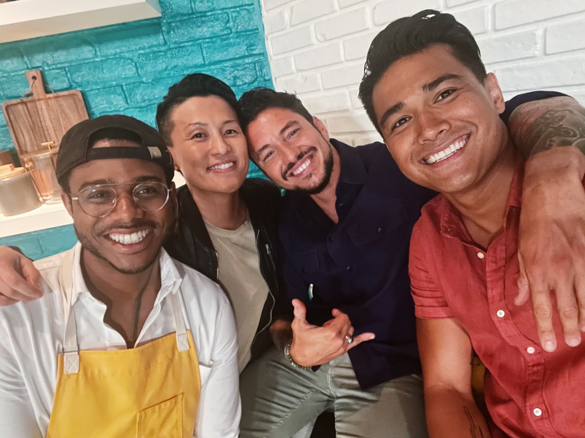 fork_knife's tweet photo. .@ChefMelissaKing, @GabeBertaccini & I met a fan the other day while filming & we wanted to show love to those trying to hustle and change the game! @ChefKwame good luck w/everything & hopefully you can achieve your dreams homie 😂🤣🤪😱 #sarcasmisfun #chaseyourdreams #chefjokes https://t.co/Xg3irQnYkl