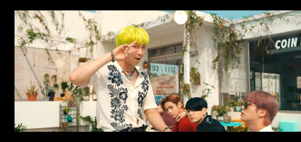 Xun24124880's tweet photo. I wanna dance the music's got me going... 🎧🎧😉😉😉😉😉
 Love this song ❤️❤️❤️💪💪
@BTS_twt #PermissiontoDance #PermissionToDanceIsComing #BTS This song make me feeling good ❤️❤️❤️❤️❤️❤️https://t.co/9H9EkijZXX https://t.co/g5glqiu5RP