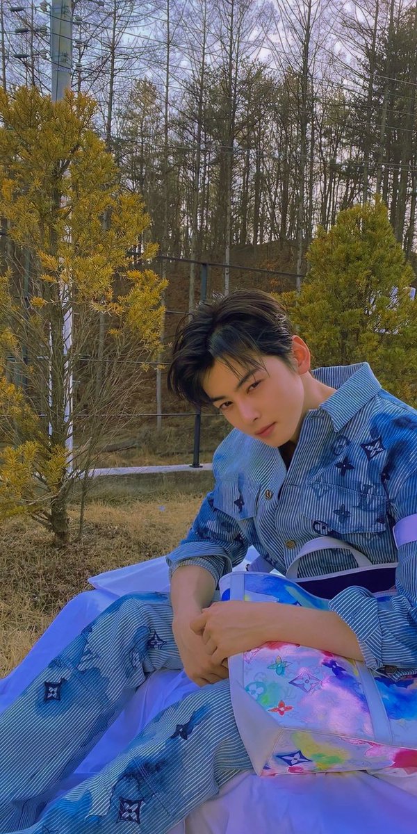 ︎ ︎
 ︎ 
         🦤 . . . CHYLER JULIAN.
          new acc, not new to rp.
          rt &amp; like to be mutuals.
          
 ︎