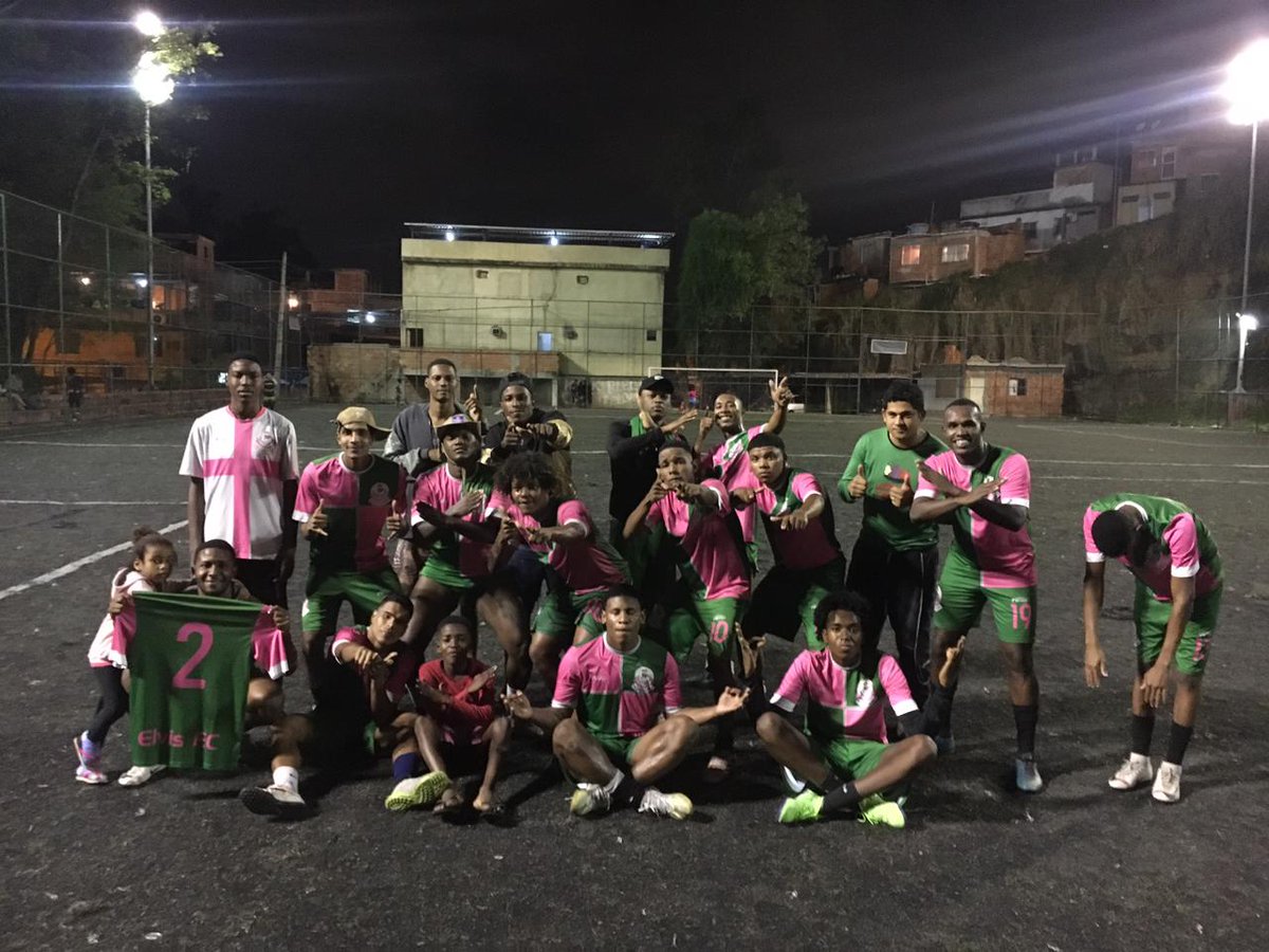 Paulada131's tweet photo. Mais uma vítima do trem bala do Elvis 💚💖 ... O homem amassou de novo rs!  Desculpa por proporcionar uma noite triste ao Alegria City 🤣💖💚 hooooooo 1,2 Elvis 💪🏾🔥⚽ fora os Huuuuuu 🤐🤷🏾‍♂️🤷🏾‍♂️ https://t.co/vRNivLZW8P
