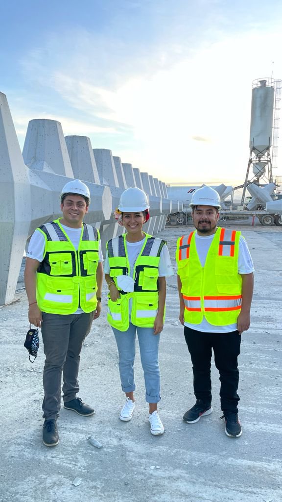 efernandaperez's tweet photo. Hoy visitamos el Rompeolas de Salina Cruz y aprendimos más sobre el proyecto del Corredor Interoceánico. Agradezco a todas las personas que nos acompañaron.  👏🏽
@GuillermoSRguez #JonathanRamirez
@ImjuveMX @PNUD_Mexico @Programa_Istmo 
#IVJ
#NodosTerritorialesdelSuresteMexicano https://t.co/6rlkUKhhvt