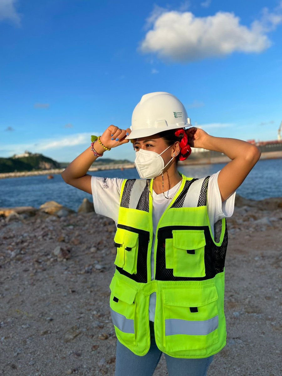 efernandaperez's tweet photo. Hoy visitamos el Rompeolas de Salina Cruz y aprendimos más sobre el proyecto del Corredor Interoceánico. Agradezco a todas las personas que nos acompañaron.  👏🏽
@GuillermoSRguez #JonathanRamirez
@ImjuveMX @PNUD_Mexico @Programa_Istmo 
#IVJ
#NodosTerritorialesdelSuresteMexicano https://t.co/6rlkUKhhvt