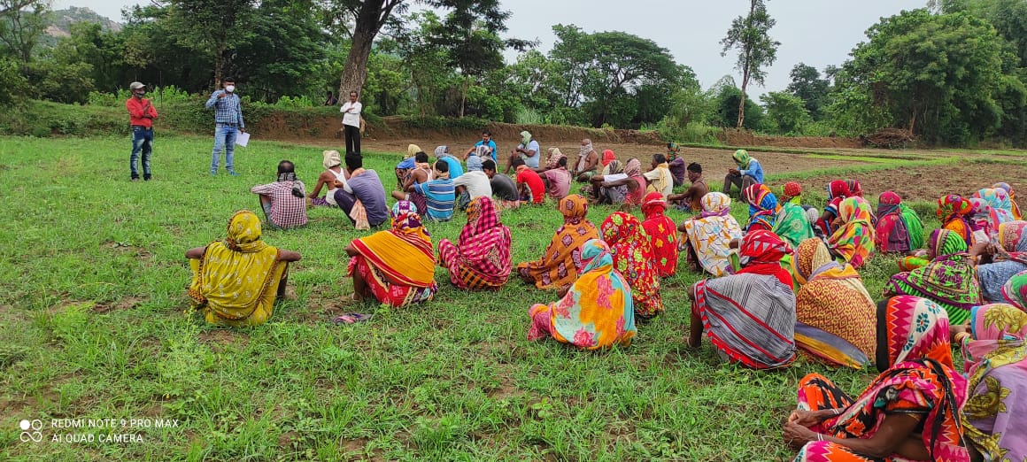 YSDIndia's tweet photo. Public hearing on various issues including delay in wage payment, additional ₹50 of wage, onsight musterroll filing, sanction of individual projects land development, and labour registration of #MGNREGA have been organised in Mahachhaii #Purusottampur #Ganjam #CRLR #APF https://t.co/cpY5qlOllx