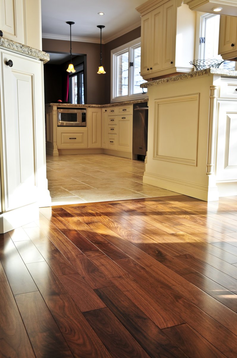 RootCleaning's tweet image. Whether it's #carpeting, #hardwood, or #tile, we've got you covered! 💪 We've got the expertise and technology to bring the life back to your floors! Call us today! bit.ly/3yDult2