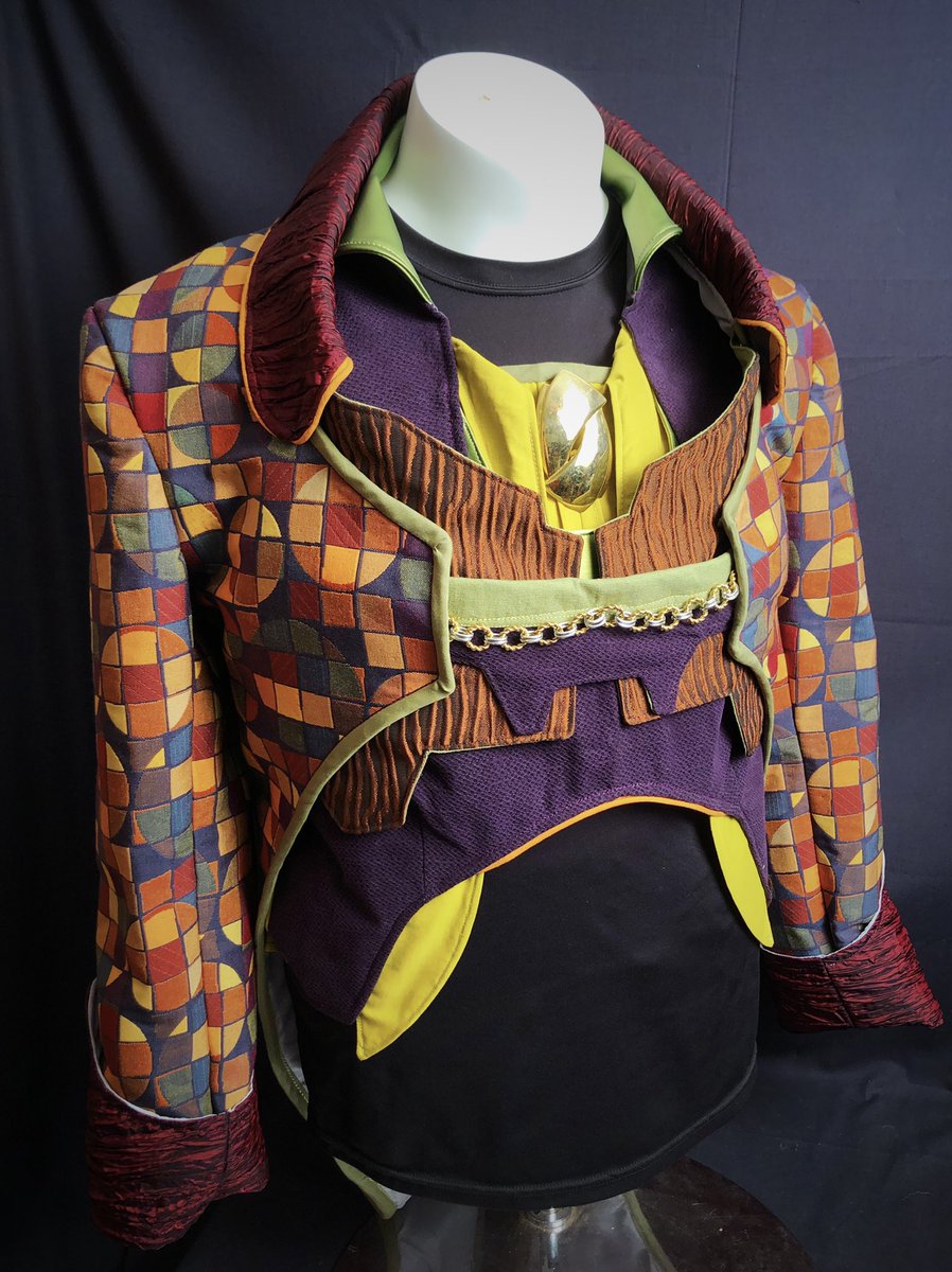 TheTalentedFool's tweet photo. Hey gang, here’s another #Ferengi set I just finished for a client! #StarTrek #Cosplay

Fully custom pattern by yours truly. Is some of this made out of sheets from the 1970s?! I’ll never tell! (Yes.)

Construction pictures and more angles at https://t.co/f7bFIDyUhr https://t.co/k2DJnXYbsM