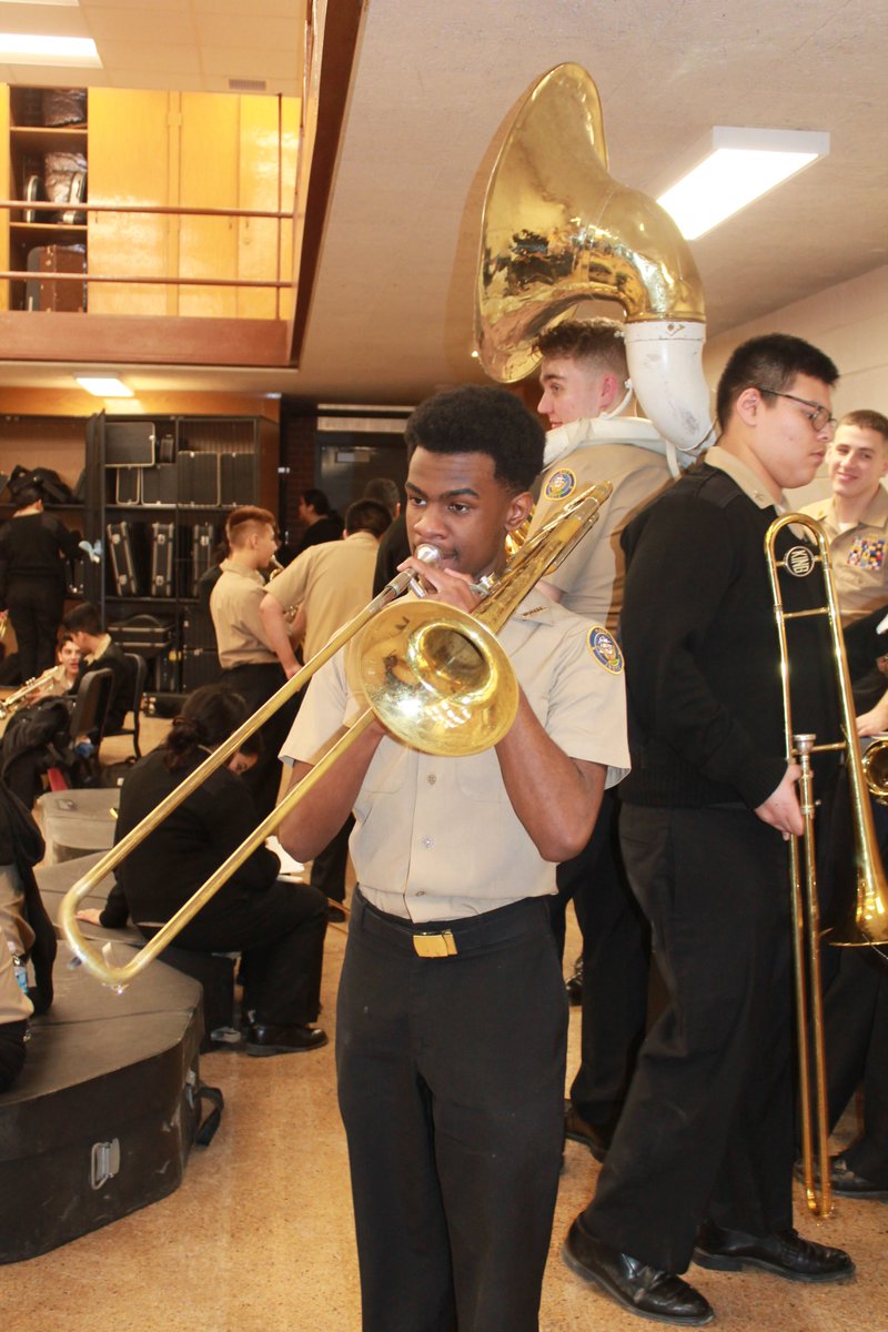 RickoverNavalHS's tweet photo. Rickover ABCs:  M is for Music!  Not only does Rickover offer band and jazz band for our students, but also dual credit college-level music theory! #Music #RickoverABCs @ChiPubSchools https://t.co/pc83KnfIOX