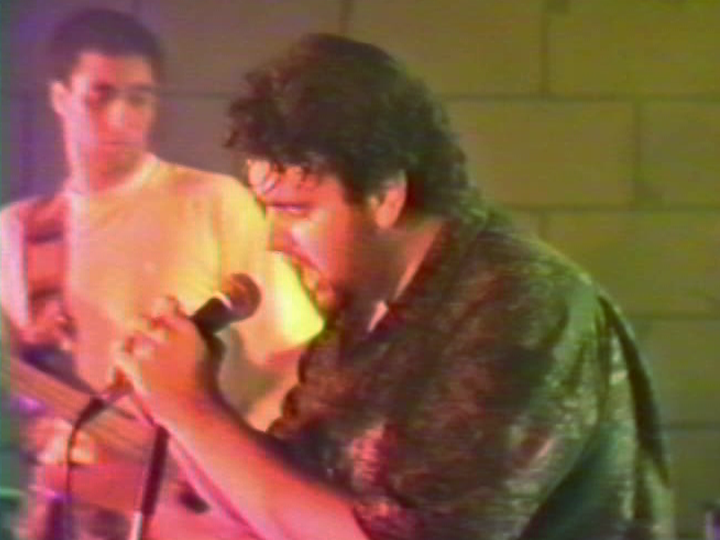 BandaBelsen's tweet photo. A #Belsen ao vivo no ginásio do #SPFC (6/junho/1992). Tocamos #covers de Legião Urbana, Titãs, New Model Army, Nirvana, R.E.M. e Faith No More. Imagens feitas por Marcus e Odilon Amaral (irmão e pai do vocalista Cesar) que estavam sempre presentes em nossos eventos. #tbt #memoria https://t.co/30mPMcOpNZ