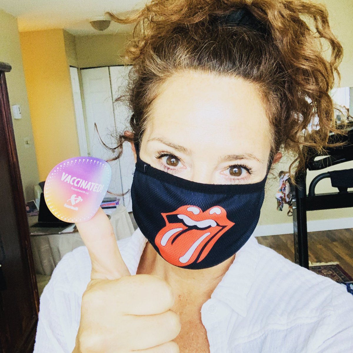 samanthajferris's tweet image. That’s 2, baby! ❤️👍💪 #pfizer #thenurseguywashot