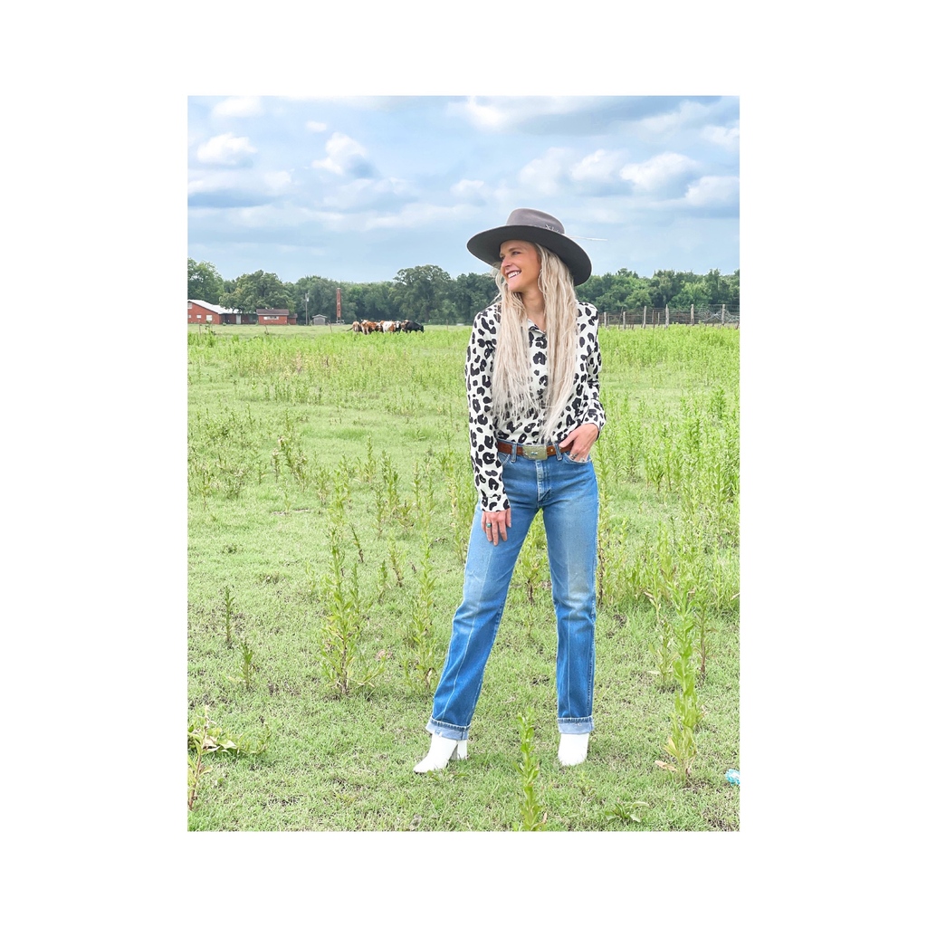 Me FINALLY looking at those new arrivals launching tomorrow night 😍 Make sure you watch for a little giveaway tomorrow morning!⚡️

goldsoulco.com

boutiquefashion #goldsoulco #renorodeo #reno #4thofjuly #independanceday #westernfashion #western #style
