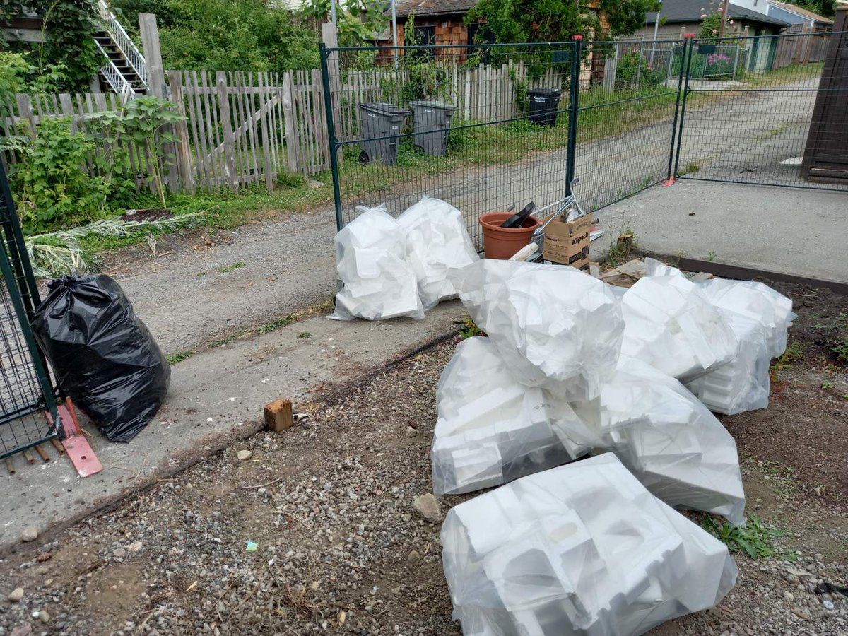 Lots to sort, live load and remove but our awesome crew got it done! ✅💯♻️🏗#vancouverconstruction #vancouvercontractors #constructionwaste #wasteremoval #recycling #landfilldiversion #ourcrewrocks