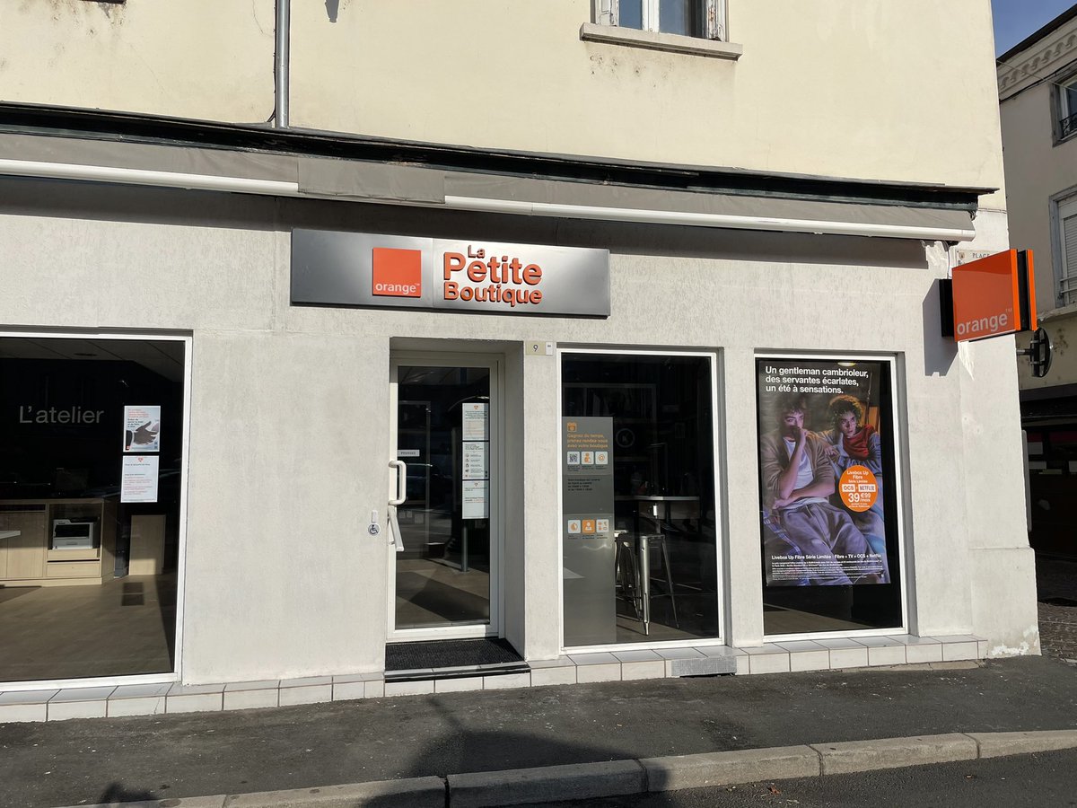 marclepennec's tweet image. Ravi d’inaugurer ce matin La Petite Boutique Orange de Feurs dans la Loire, en présence  de Mr le Maire @JPIerre_Taite, qui vient renforcer notre présence dans les zones rurales au plus près des habitants et de nos clients. @OrangeAuRA @micheljumeau @GuilMICHEL @gilles_combe