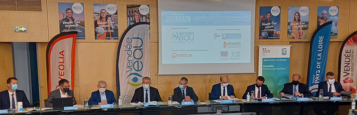 thread Conférence de presse en présence de Jacky Dallet Président de <a href="/Vendee_Eau/">Vendée Eau</a>, Martin Gutton Directeur Général de <a href="/LoireBretagne/">Eau Loire-Bretagne</a>, Antoine Frérot PDG de <a href="/Veolia/">Veolia</a>, Laurent Favreau Vice-Président de <a href="/DepVendee/">Département Vendée</a>, Antoine Chéreau Vice-Président de <a href="/RegionPDLL/">Pays de la Loire</a>,